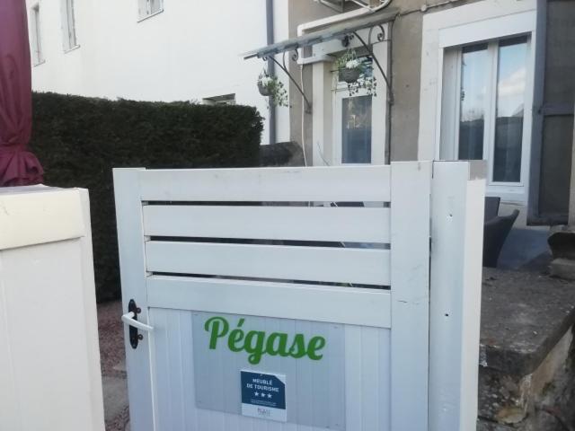 Pegase Meuble 3*** Apartment Fourchambault Екстериор снимка